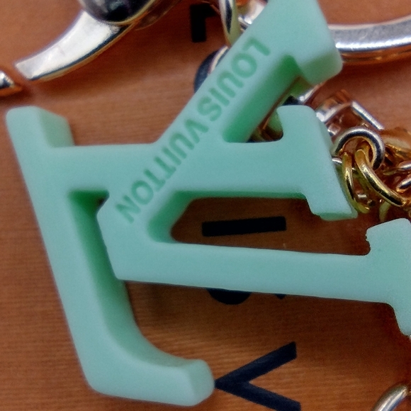 Louis Vuitton Zipper Pulls - Picture 4 of 10